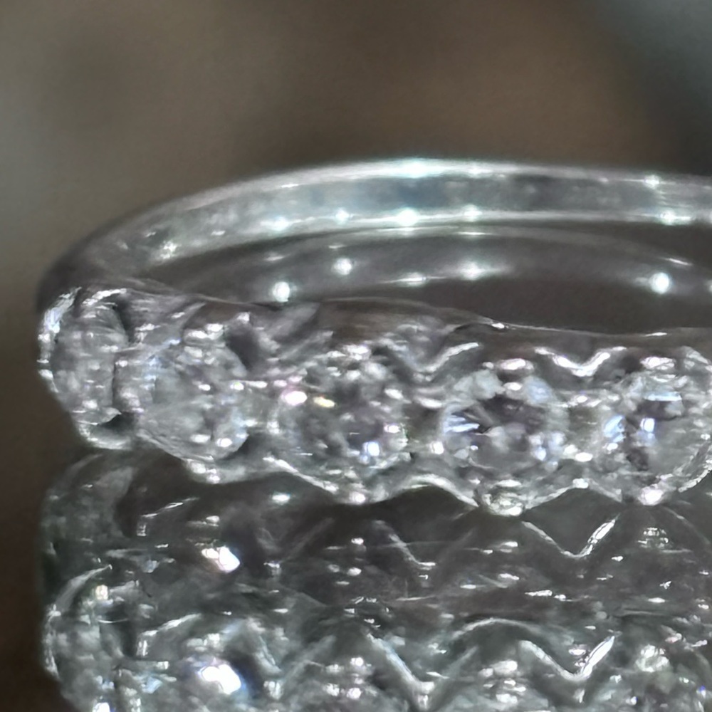 14k gold and natural diamond band - Picture 2 of 7
